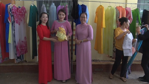 2025 AO DAI 0 DONG HUYEN.jpg