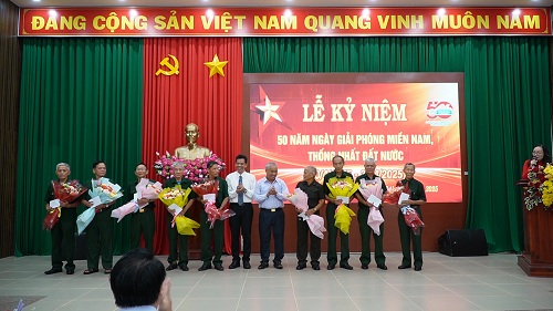 2025 CAM MY KY NIEM 50 NAM CHIEN THANG LICH SU 30.4.jpg