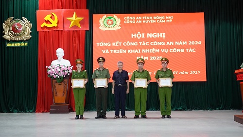 2025 CONG AN HUYEN TONG KET NAM.jpg