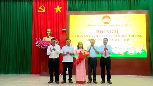 2025 DONG CHI NGUYEN THI QUYEN DUOC BAU GIU CHUC PHO CHU TICH MTTQ HUYEN.jpg