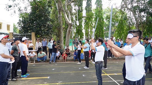 2025 RUC RO CO HOA MUNG NGAY THONG NHAT 2.jpg