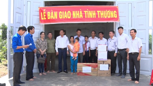 2019 KHOI THI DUA 13 TRAO NHA TINH THUONG.jpg