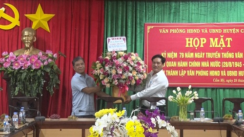 2024 HOP MAT NGAY TRUYEN THONG VAN PHONG 1.jpg