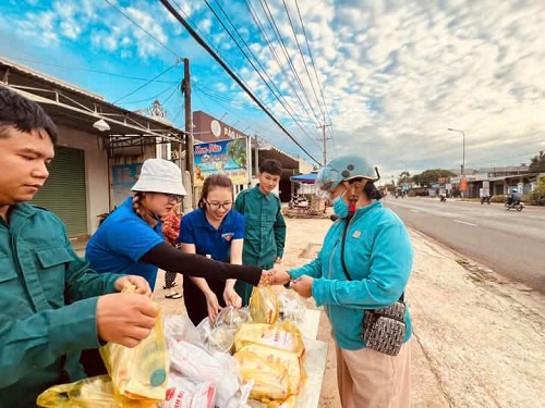 2025 BUA SANG YEU THUONG CUA THANH NIEN LONG GIAO 2.jpg