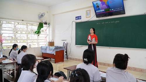 2025 DOI MOI GIANG DAY MON LICH SU.jpg