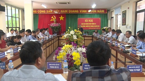 2025 HOI NGHI GIAO BAN UBND HUYEN THANG 1.jpg
