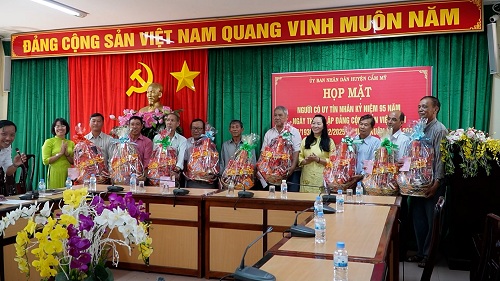 2025 HOP MAT NGUOI CO UY TIN TRONG DONG BAO DAN TOC.jpg