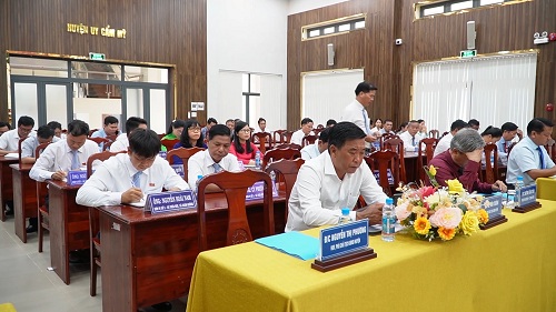 2025 KY HOP THU 18 HĐND HUYEN 2.jpg