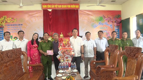 2025 LANH DAO HUYEN CHUC TET CONG AN.jpg