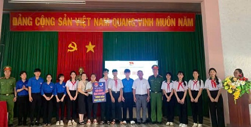 2025 THANH NIEN BAO BINH RA QUAN PHONG TRAO BINH DAN HOC VU SO.jpg