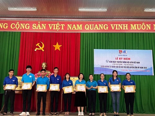 2023HOI LHTN HUYEN CAM KY NIEM 67 NAM NGAY TRUYEN THONG HOI LIEN HIEP THANH NIEN VIET NAM1.jpg