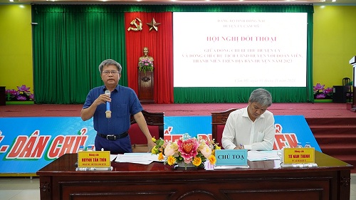 2023CAM MY DOI THOAI GIUA BI THU HUYEN UY VA DONG CHI CHU TICH UBND HUYEN VOI DOAN VIEN THANH NIEN TREN DIA BAN NAM 2023 1.jpg