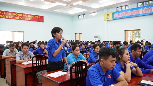2023CAM MY DOI THOAI GIUA BI THU HUYEN UY VA DONG CHI CHU TICH UBND HUYEN VOI DOAN VIEN THANH NIEN TREN DIA BAN NAM 2023.jpg