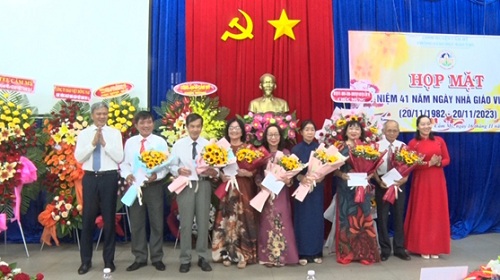 2023 HOP MAT NGAY NHA GIAO VN 1.jpg