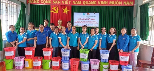 2024 THUA DUC RA MAT MO HINH PHAN LOAI RAC TAI NGUON 2.jpg