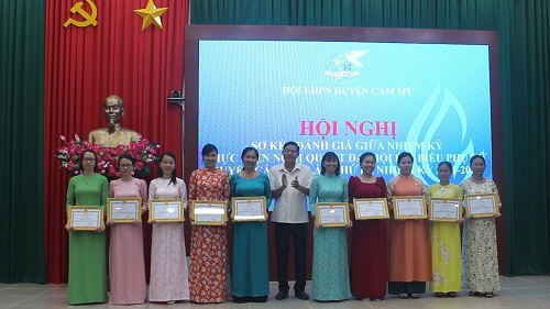 2024 HOI NGHI SO KET DANH GIA GIUA NK THUC HIEN NQ DHDB HOI PN HUYEN HINH 1.jpg