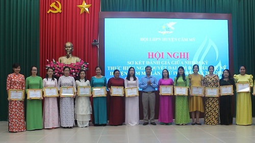 2024 HOI NGHI SO KET DANH GIA GIUA NK THUC HIEN NQ DHDB HOI PN HUYEN HINH 2.jpg