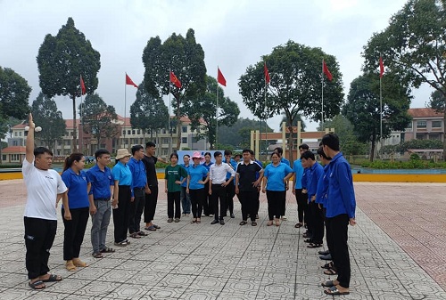 2024 TAP HUAN NGHI THUC HOI CHO CAN BO HOI CO SO.jpg